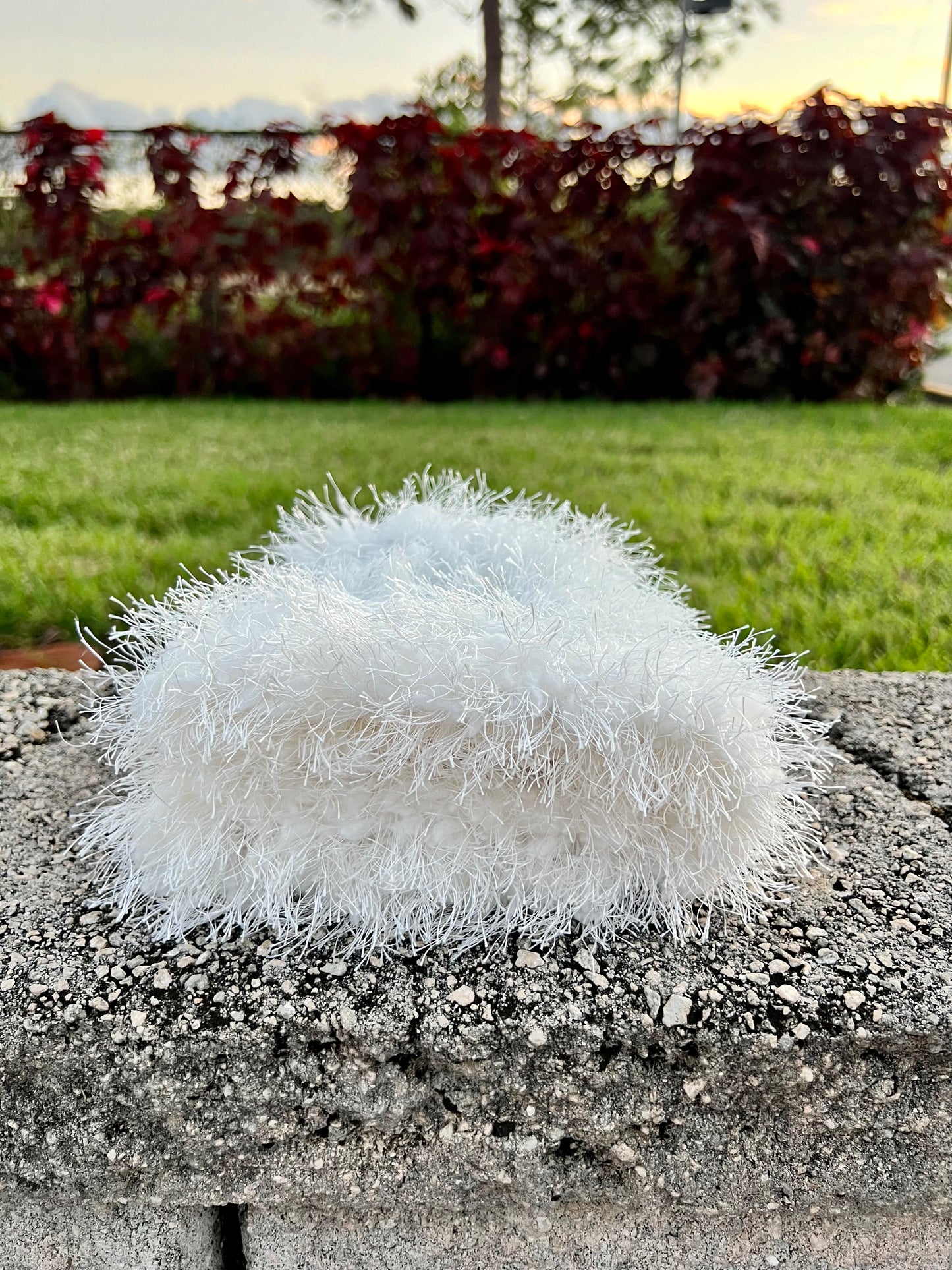 white plush bucket hat ( limited edition )
